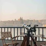 Luxury Seafront 3br With Valletta Views アパート