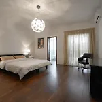 Luxury Seafront 3br With Valletta Views グジラ