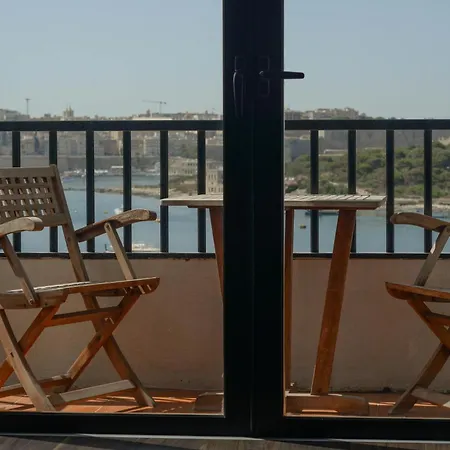 Luxury Seafront 3br With Valletta Views * グジラ