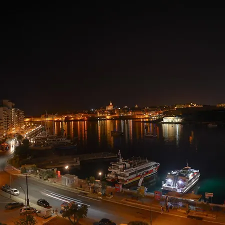 شقة Luxury Seafront 3br With Valletta Views *