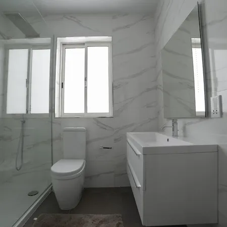 Luxury Seafront 3br With Valletta Views شقة *