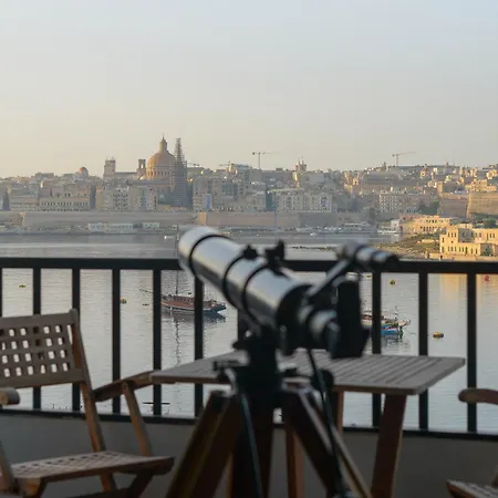 شقة Luxury Seafront 3br With Valletta Views *