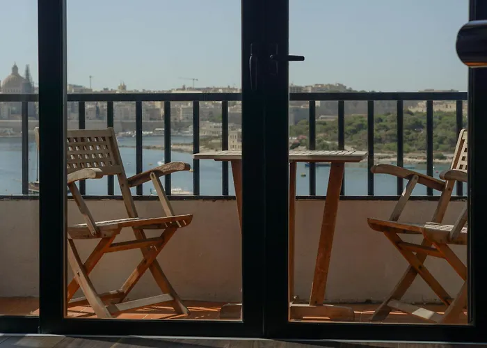 Sliema Seafront 3 Bedroom * Gzira